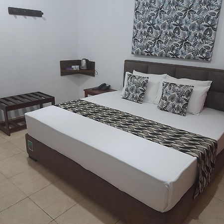 Larn'S Villa Hotel & Apartment Wadduwa Exterior photo