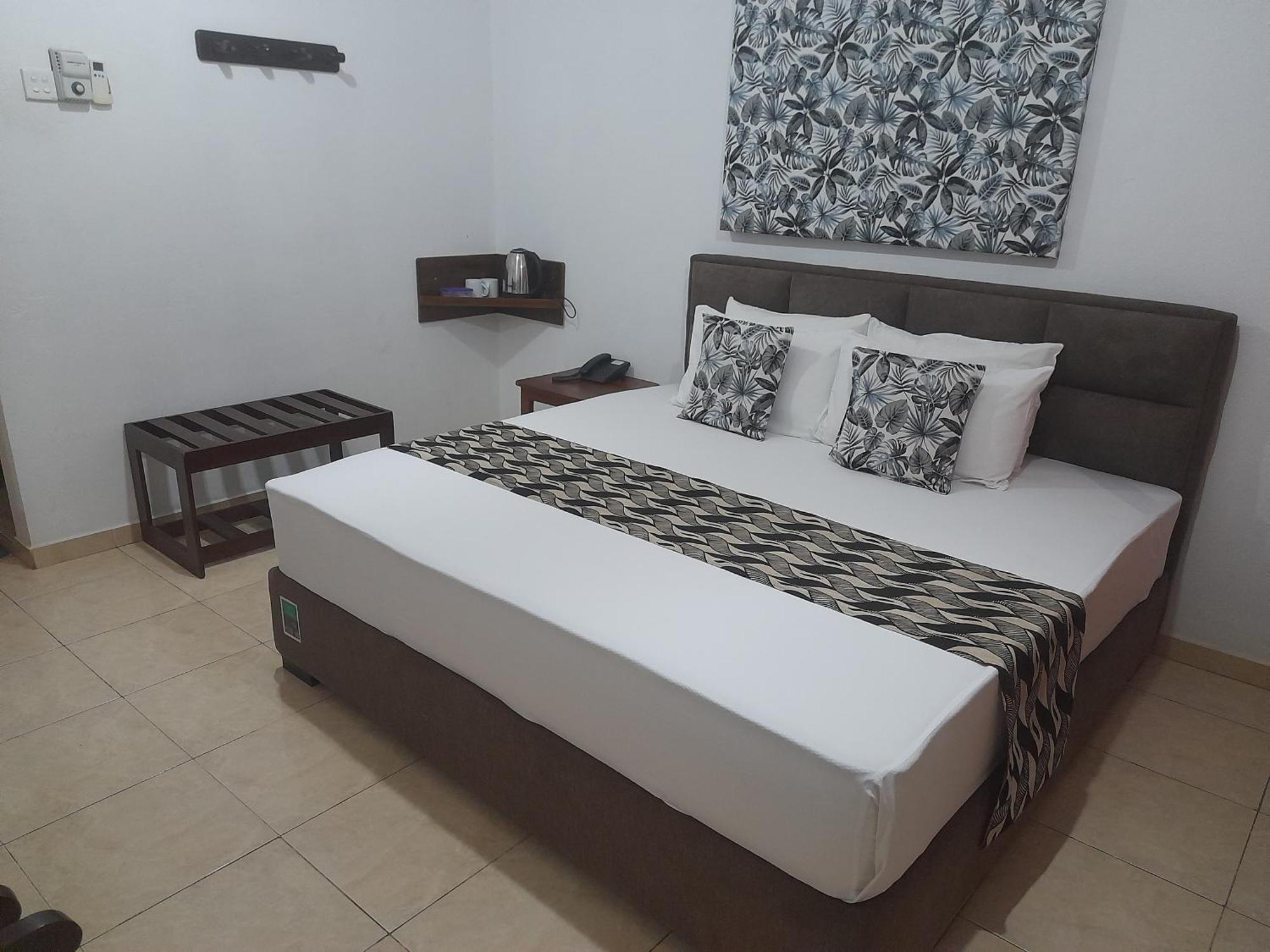Larn'S Villa Hotel & Apartment Wadduwa Exterior photo